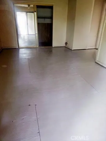 Very big primary bedroom with walk in closet