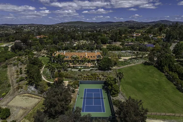 The horses can run and the tennis players will enjoy this recently re-surfaced regulation tennis court.