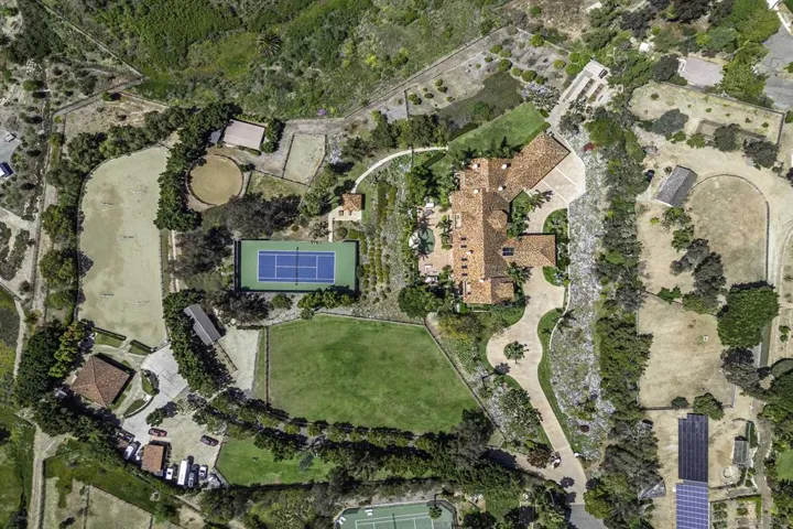 This entertainer's property has all that the sports and equestrian enthusiast could ever want 1