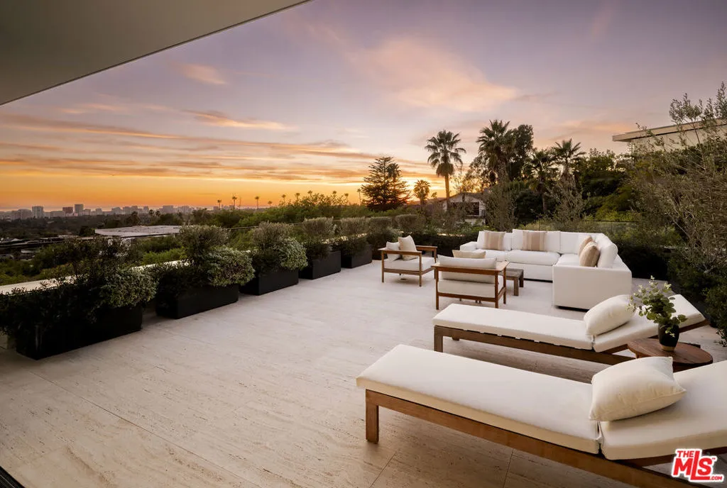 1210 Laurel Way, Beverly Hills, California 90210 home-pic-41