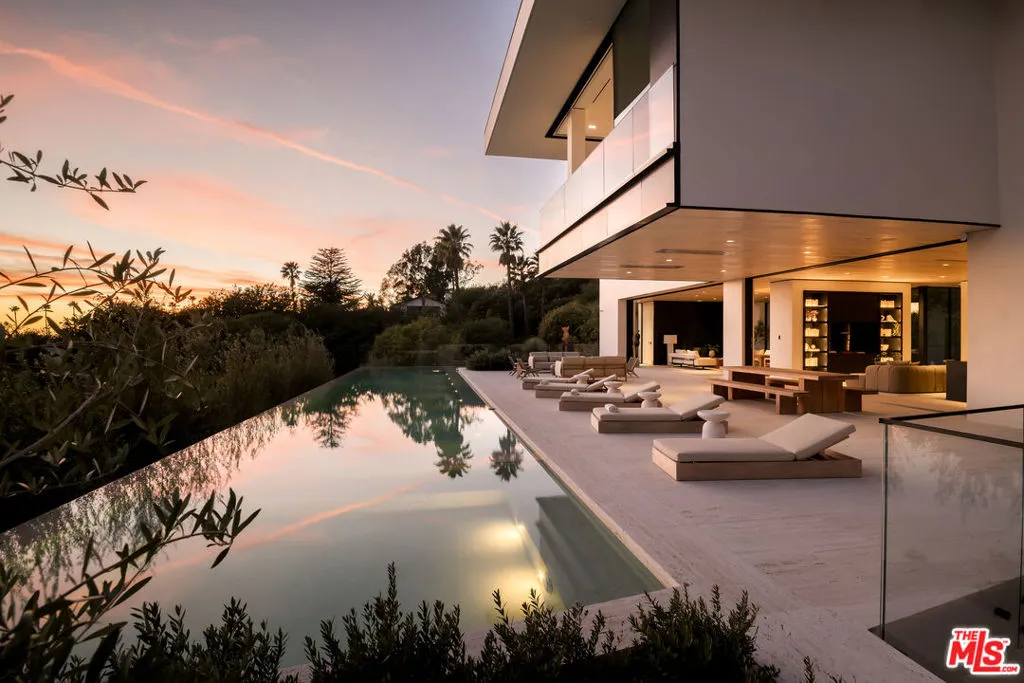 1210 Laurel Way, Beverly Hills, California 90210 home-pic-42
