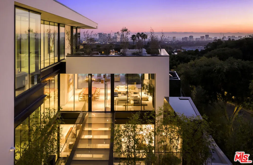 1210 Laurel Way, Beverly Hills, California 90210 home-pic-2