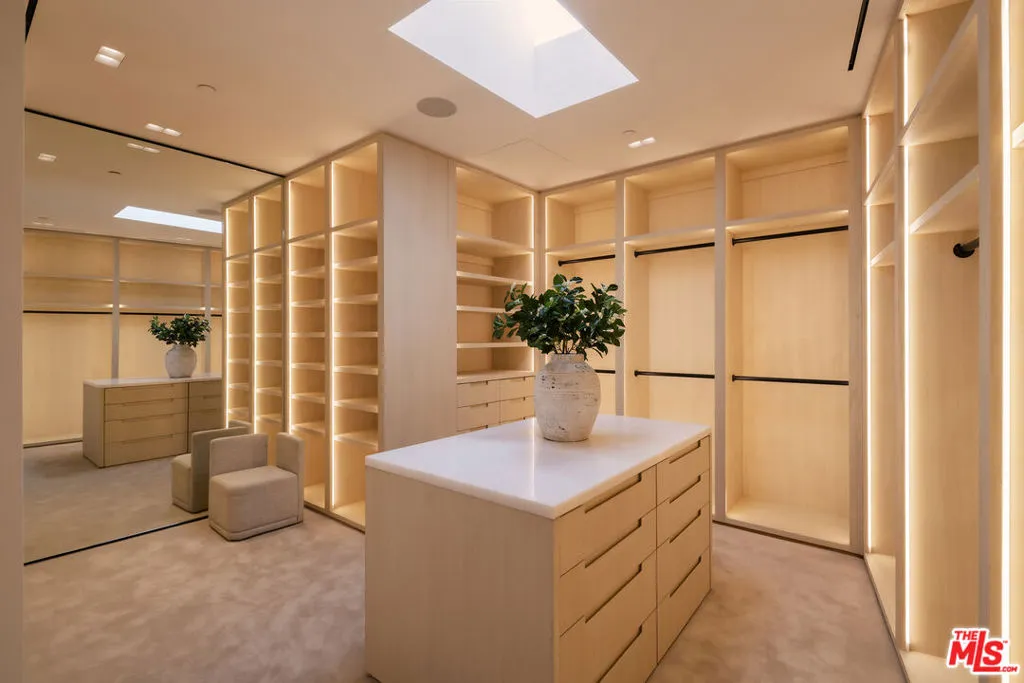 1210 Laurel Way, Beverly Hills, California 90210 home-pic-15