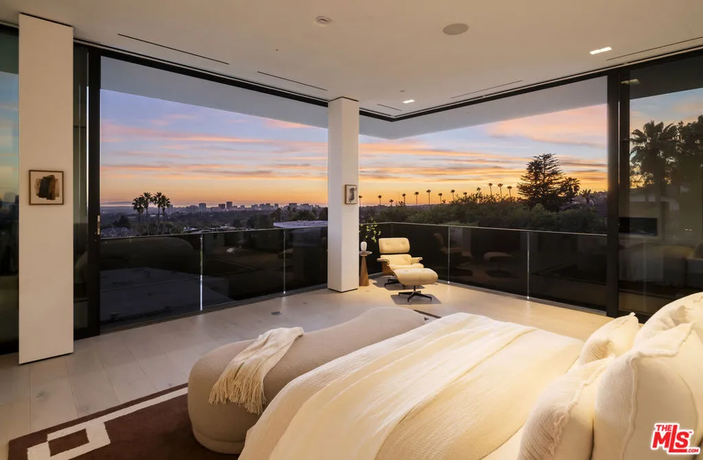 1210 Laurel Way, Beverly Hills, California 90210 home-pic-45