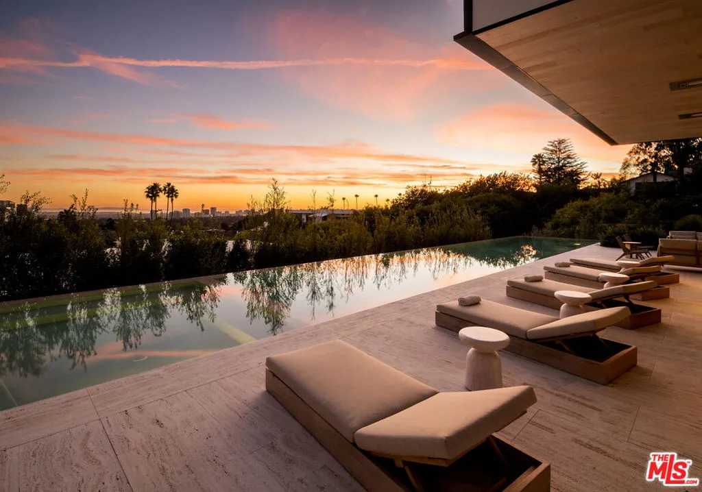 1210 Laurel Way, Beverly Hills, California 90210 home-pic-43