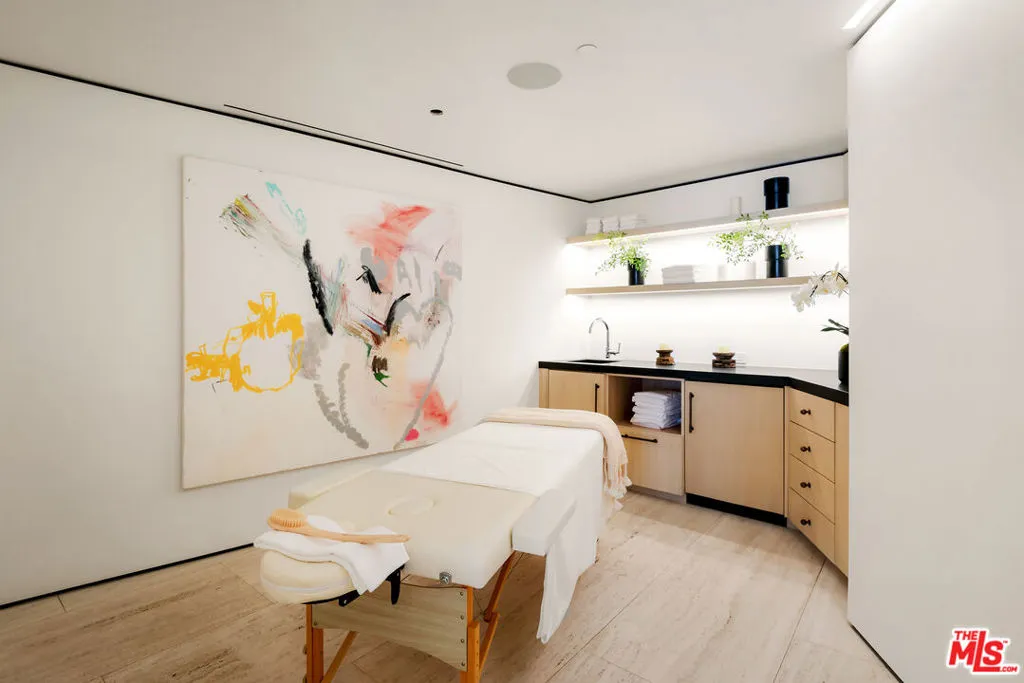 1210 Laurel Way, Beverly Hills, California 90210 home-pic-24