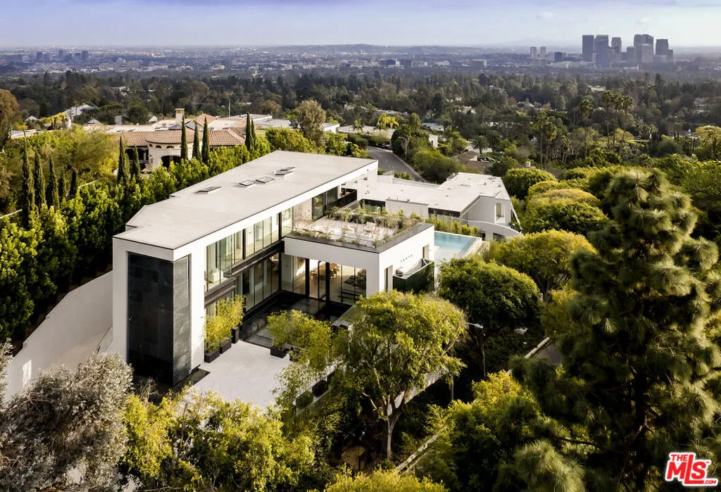 1210 Laurel Way, Beverly Hills, California 90210 home-pic-1