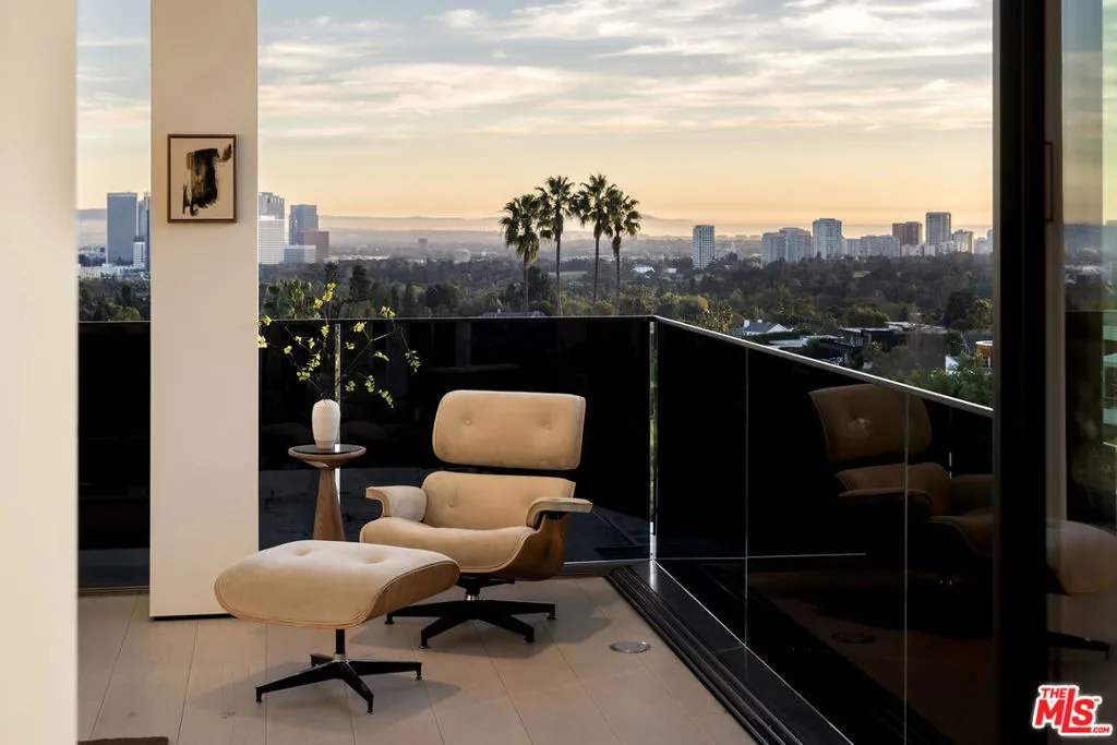 1210 Laurel Way, Beverly Hills, California 90210 home-pic-46