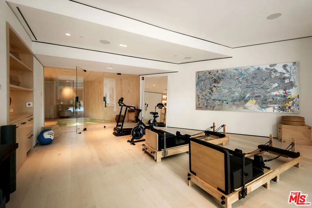 1210 Laurel Way, Beverly Hills, California 90210 home-pic-20