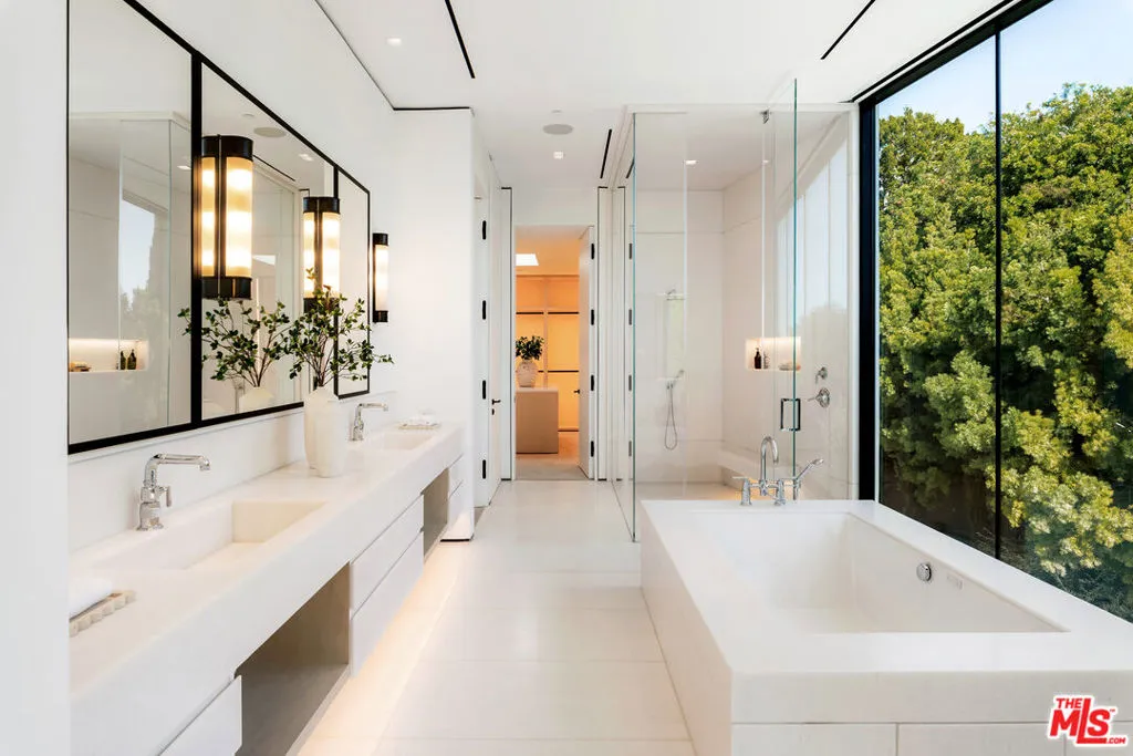 1210 Laurel Way, Beverly Hills, California 90210 home-pic-14