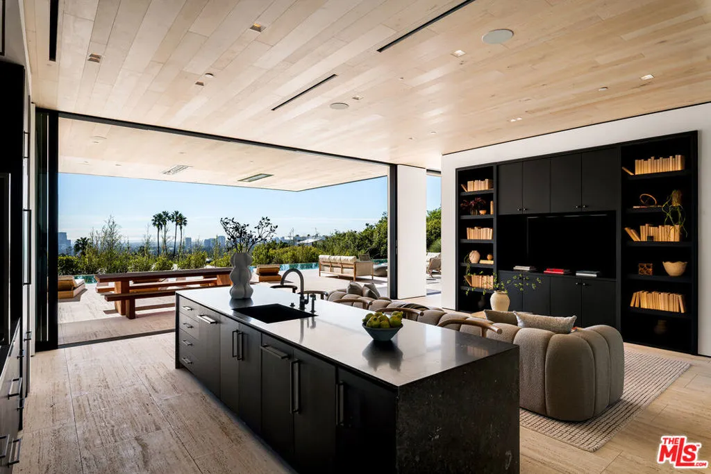 1210 Laurel Way, Beverly Hills, California 90210 home-pic-7