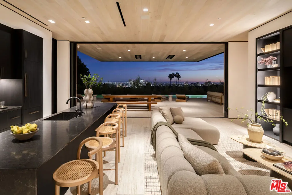 1210 Laurel Way, Beverly Hills, California 90210 home-pic-44