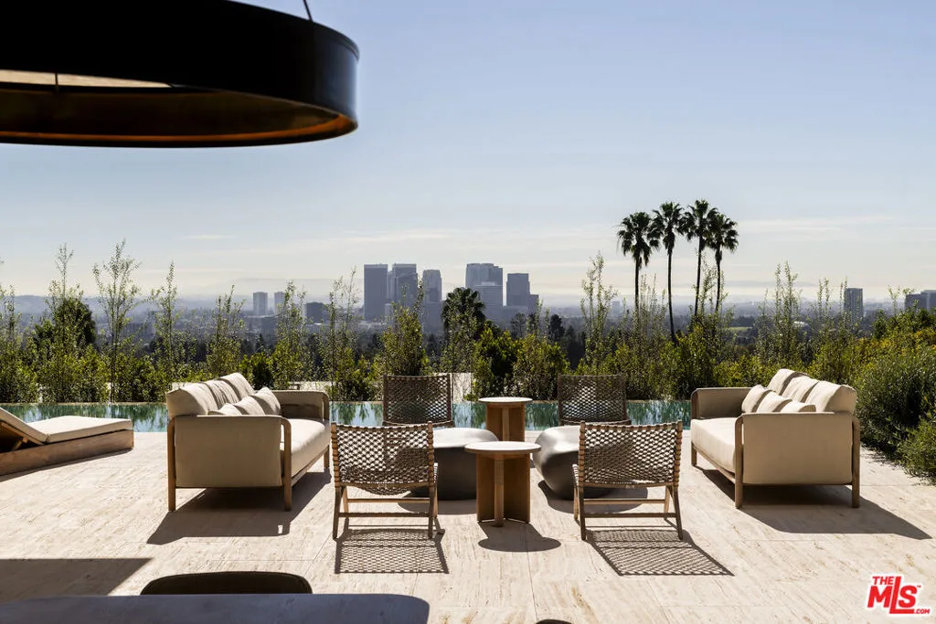 1210 Laurel Way, Beverly Hills, California 90210 home-pic-35