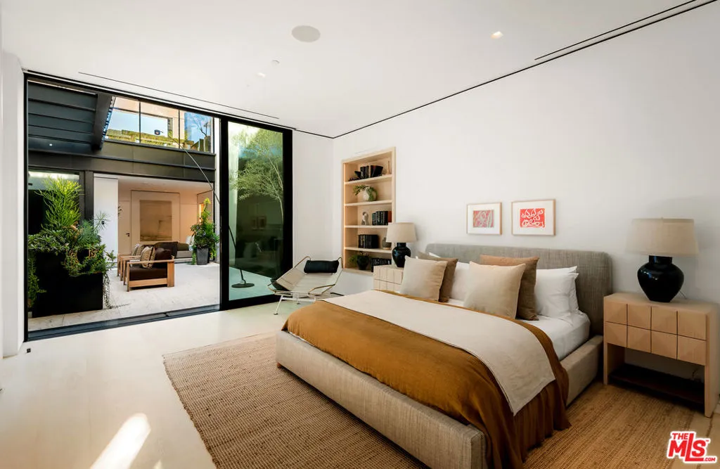 1210 Laurel Way, Beverly Hills, California 90210 home-pic-30