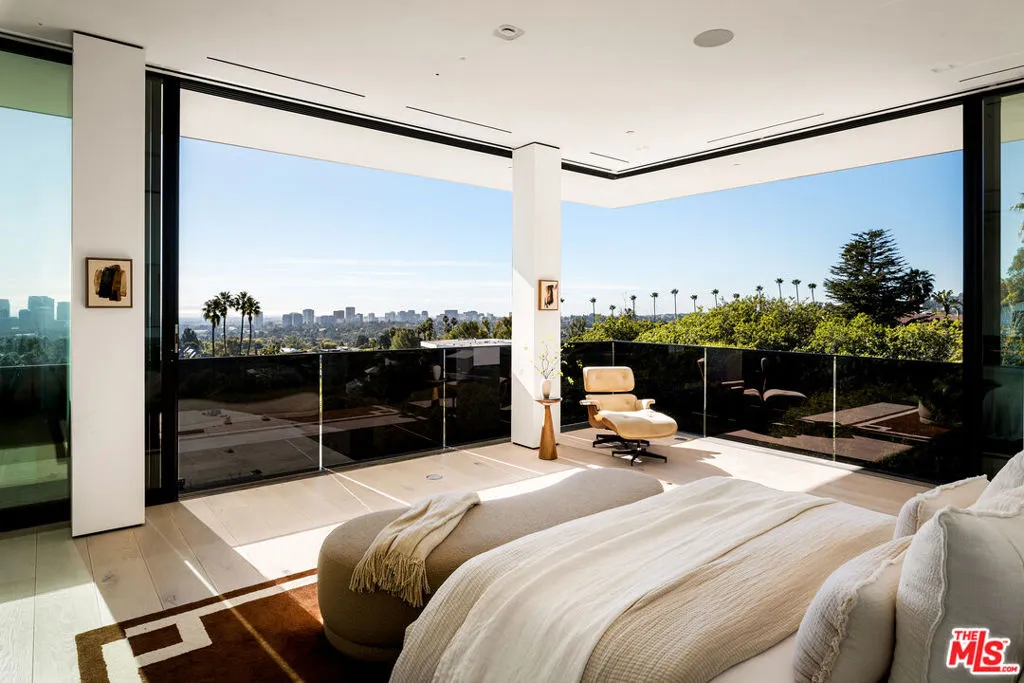 1210 Laurel Way, Beverly Hills, California 90210 home-pic-11
