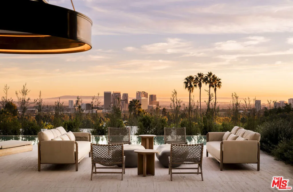 1210 Laurel Way, Beverly Hills, California 90210 home-pic-40