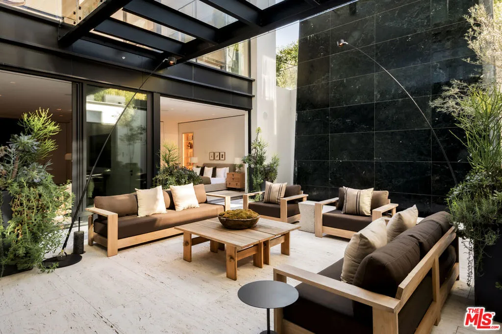 1210 Laurel Way, Beverly Hills, California 90210 home-pic-32