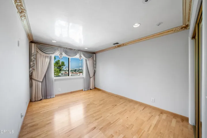 037_1118_oberlin_dr_glendale_ca_91205-50