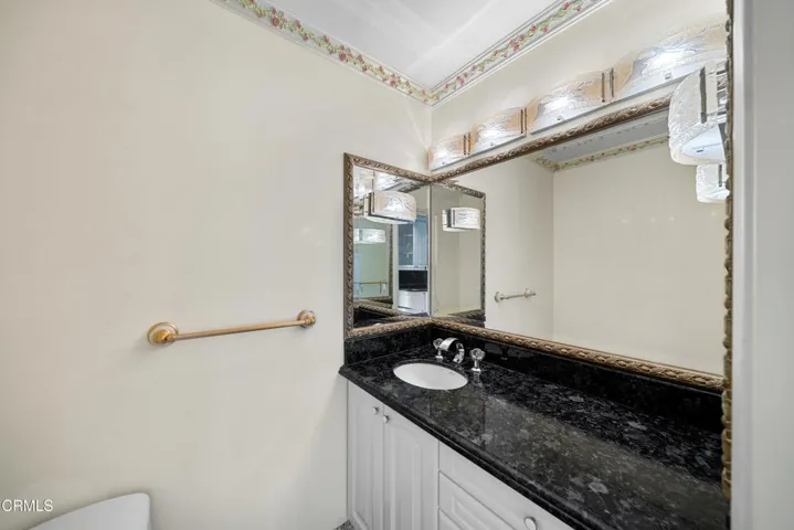 020_1118_oberlin_dr_glendale_ca_91205-32