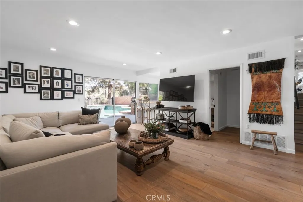 3960 Ellenita, Tarzana, California 91356 home-pic-6