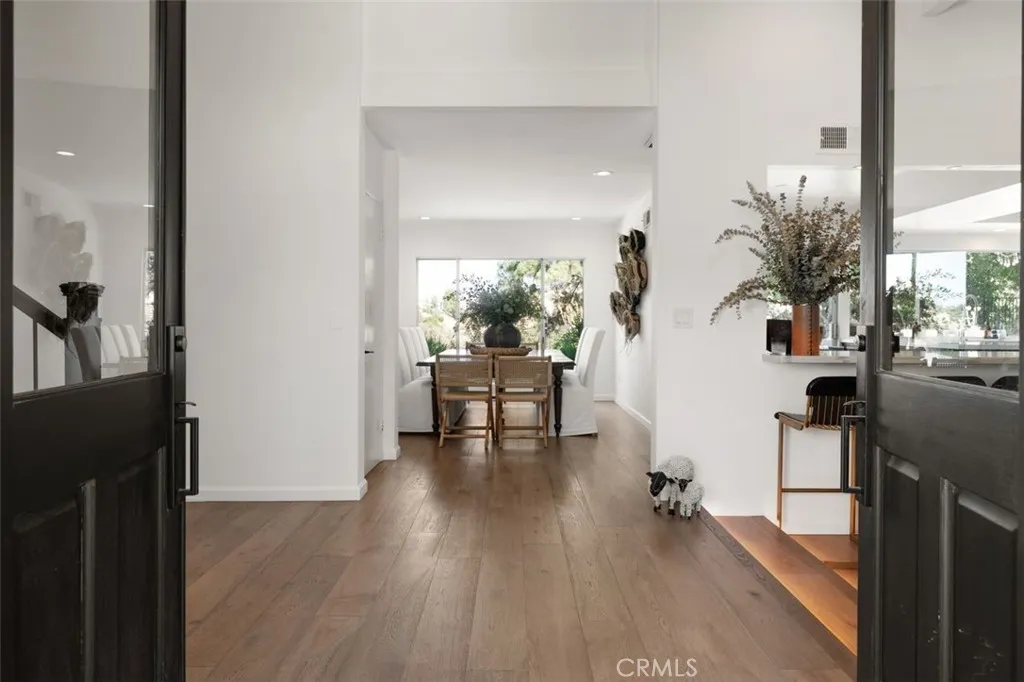 3960 Ellenita, Tarzana, California 91356 home-pic-2