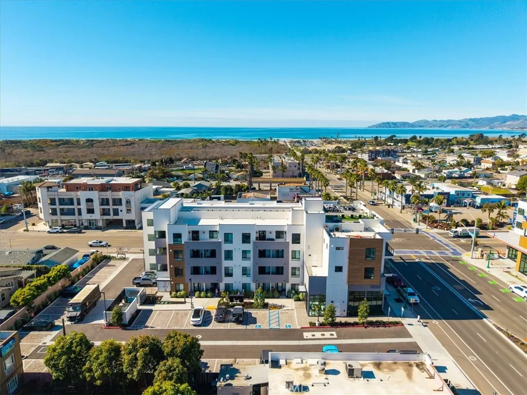 402 W Grand Avenue 301, Grover Beach, California 93433 home-pic-1