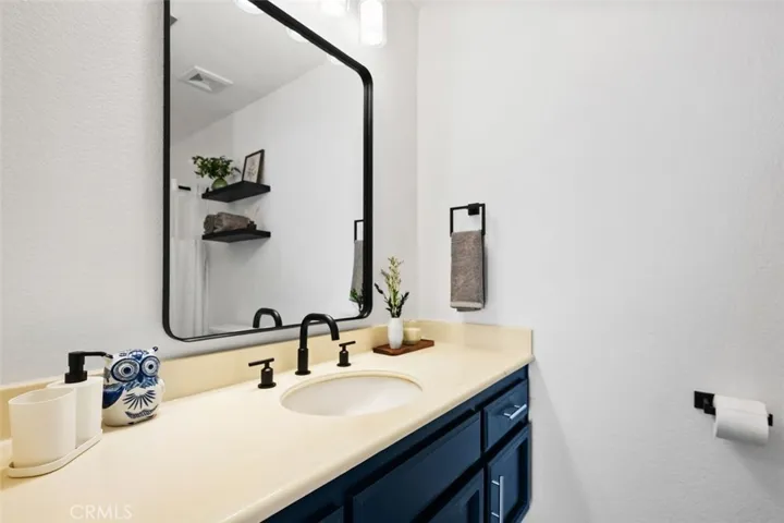 2nd bathroom