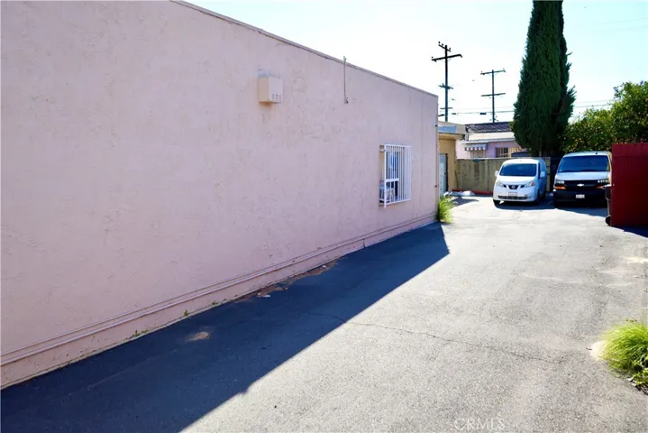 Front/Retail Driveway