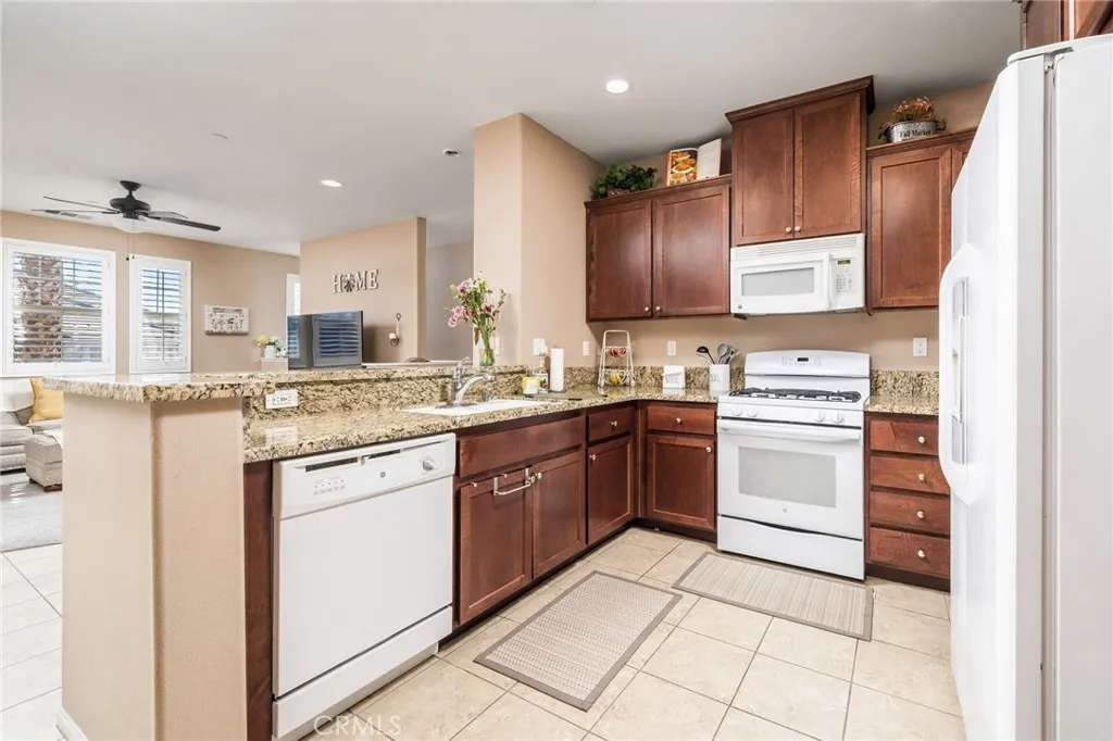 16001 Chase Road 72, Fontana, California 92336 home-pic-12