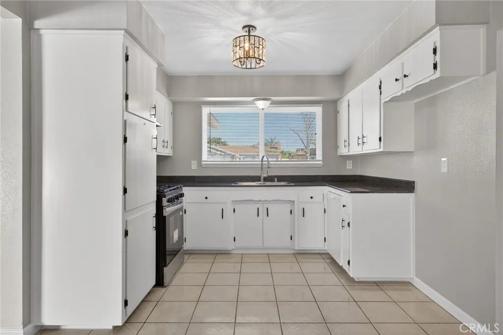 4731 Hamilton Avenue, Oxnard, California 93033 home-pic-12