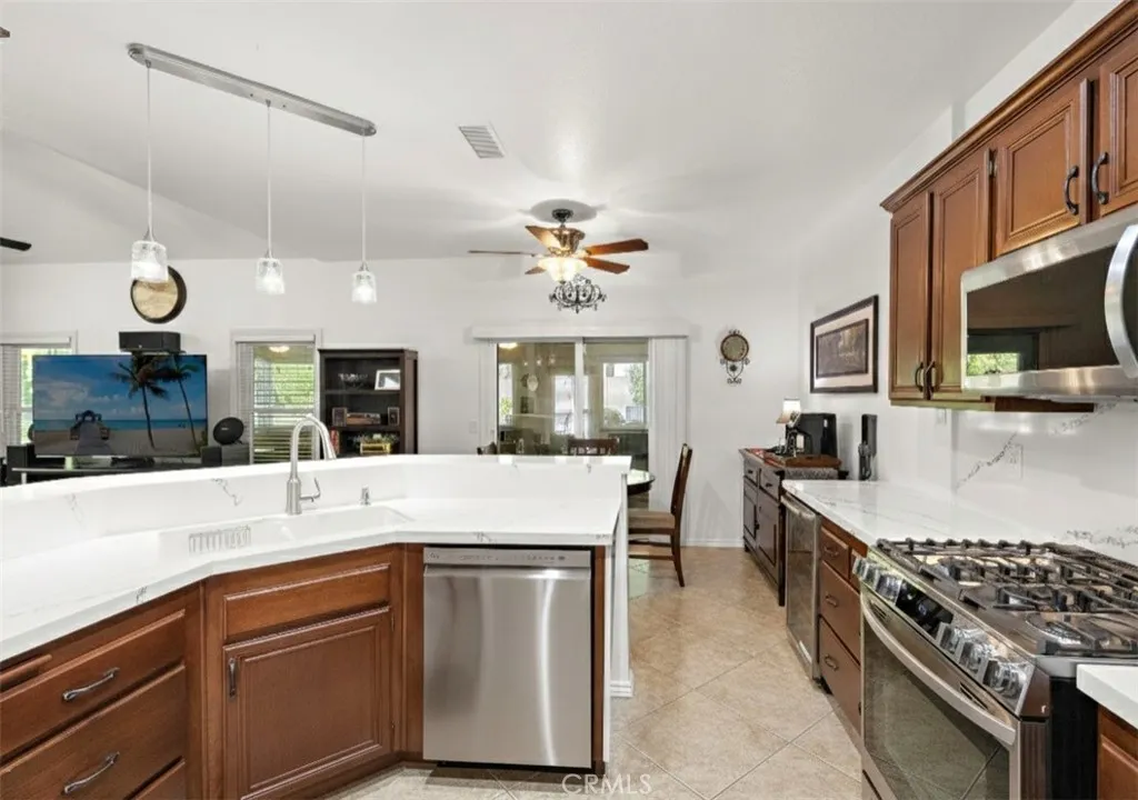 3403 Cedarglen Rd, Ontario, California 91761 home-pic-14
