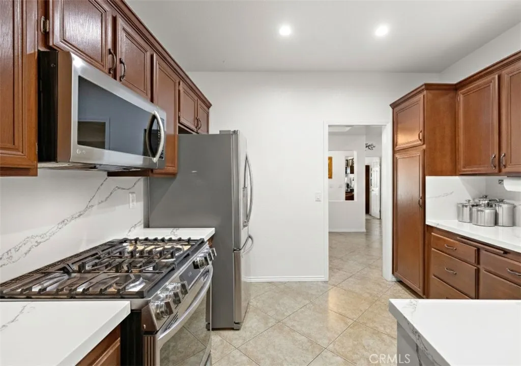 3403 Cedarglen Rd, Ontario, California 91761 home-pic-17