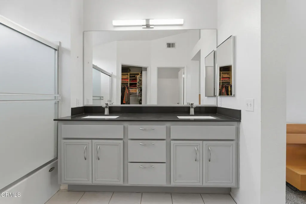 15137 Trail View Court, Los Angeles, California 91342 home-pic-16