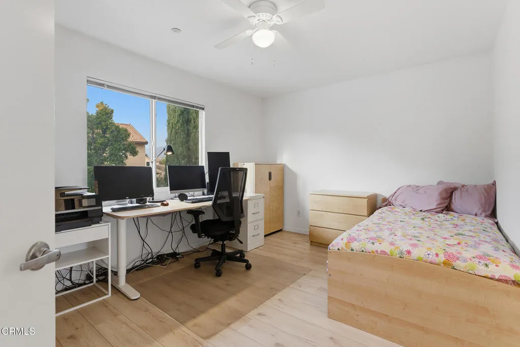 15137 Trail View Court, Los Angeles, California 91342 home-pic-19