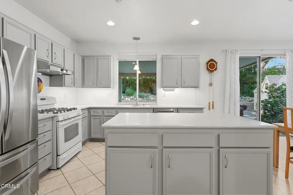 15137 Trail View Court, Los Angeles, California 91342 home-pic-10