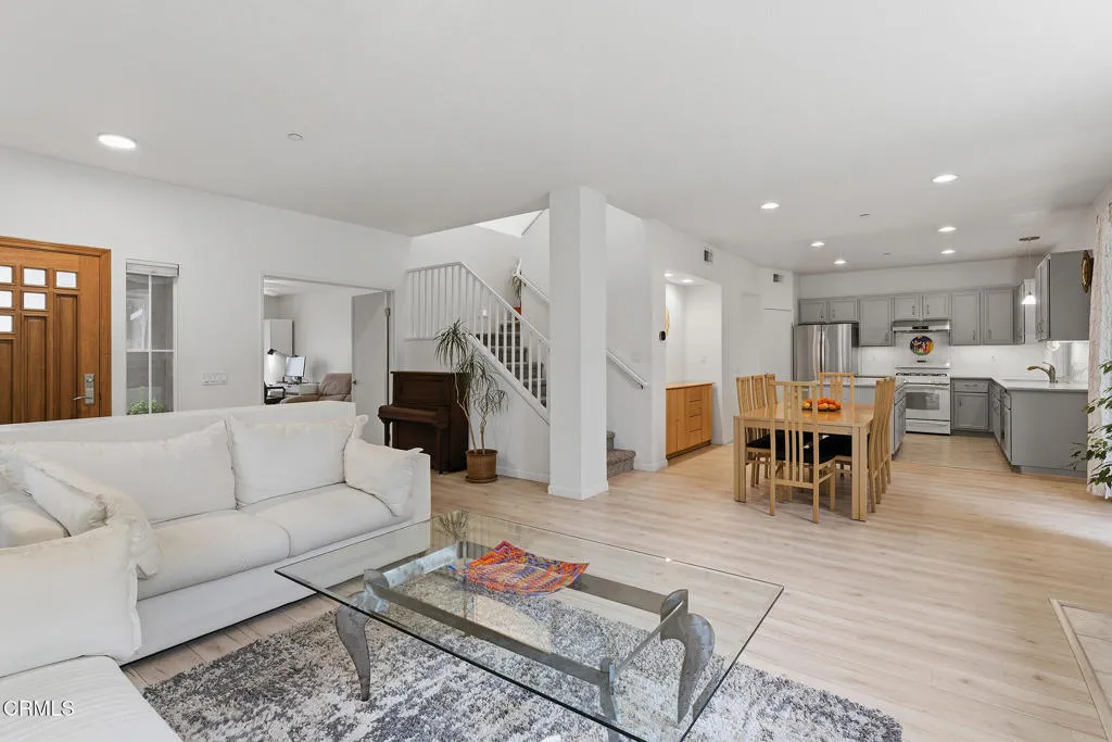 15137 Trail View Court, Los Angeles, California 91342 home-pic-6