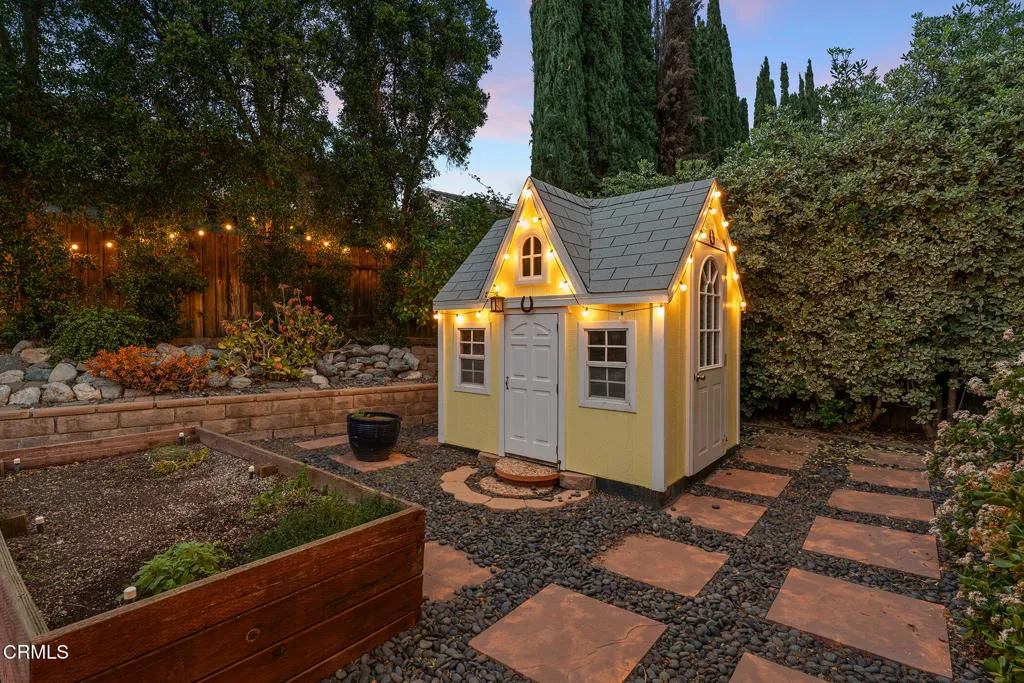 15137 Trail View Court, Los Angeles, California 91342 home-pic-25