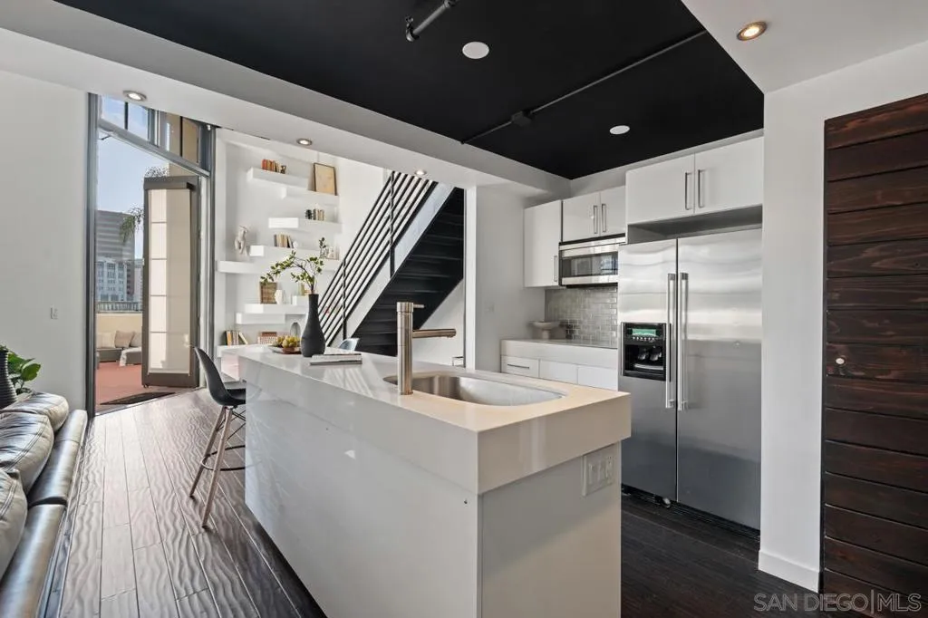 702 Ash St 102, San Diego, California 92101 home-pic-11