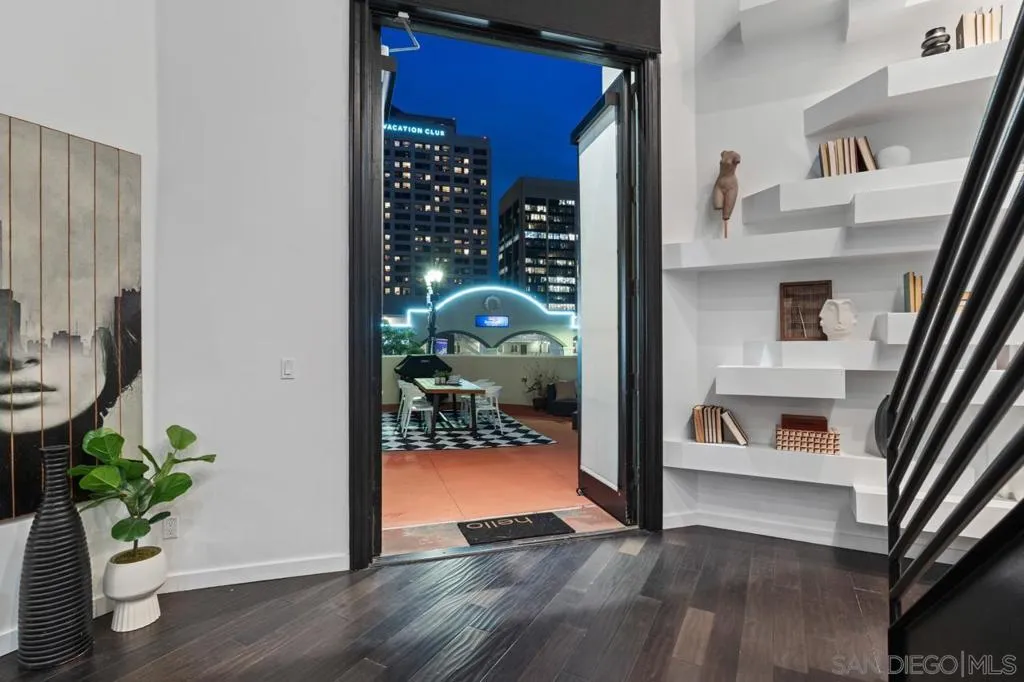 702 Ash St 102, San Diego, California 92101 home-pic-29