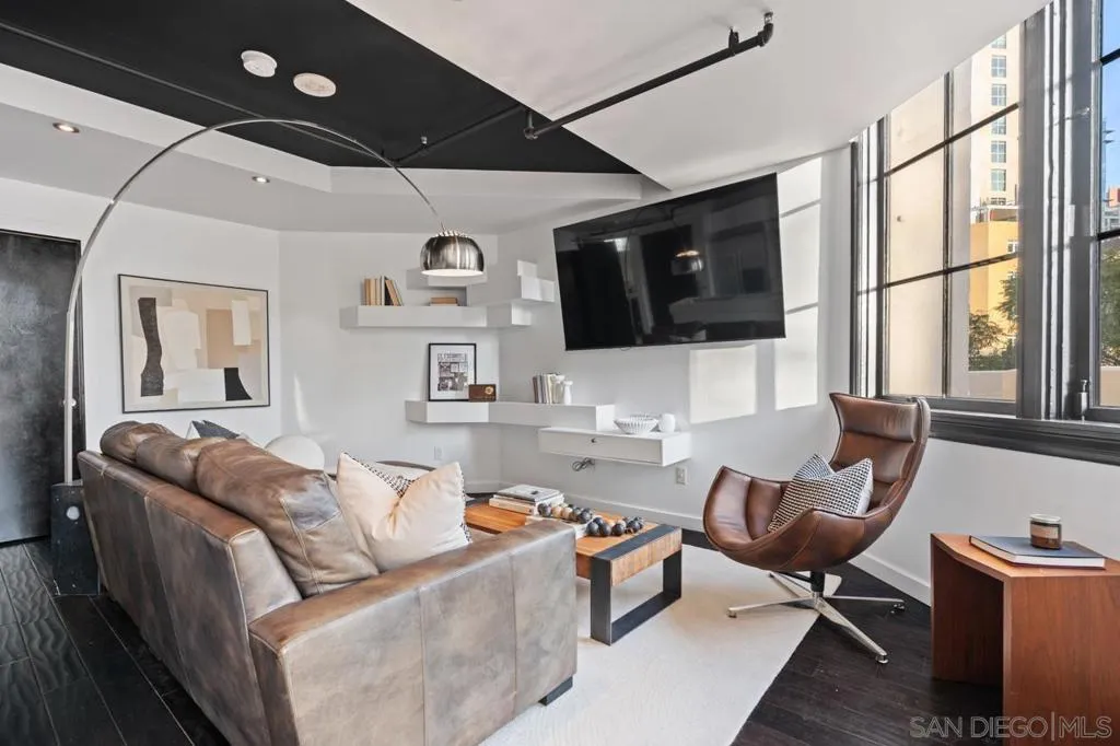 702 Ash St 102, San Diego, California 92101 home-pic-8