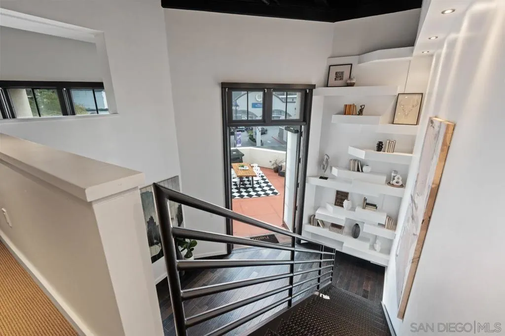 702 Ash St 102, San Diego, California 92101 home-pic-18