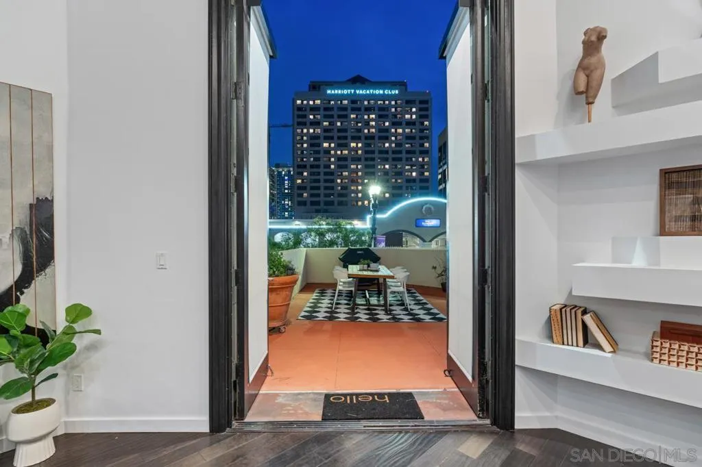 702 Ash St 102, San Diego, California 92101 home-pic-30