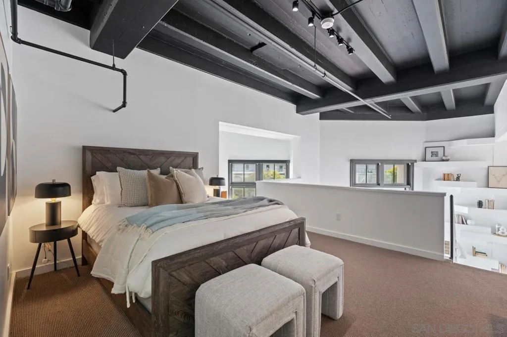 702 Ash St 102, San Diego, California 92101 home-pic-24