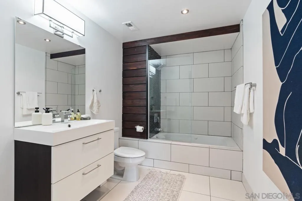 702 Ash St 102, San Diego, California 92101 home-pic-14