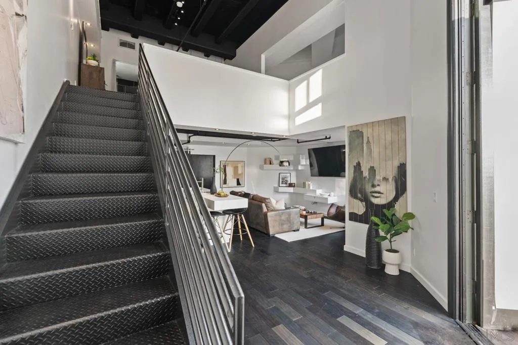 702 Ash St 102, San Diego, California 92101 home-pic-17