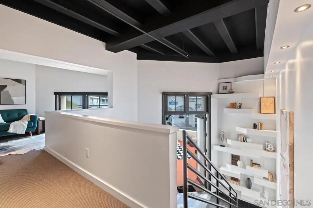 702 Ash St 102, San Diego, California 92101 home-pic-28