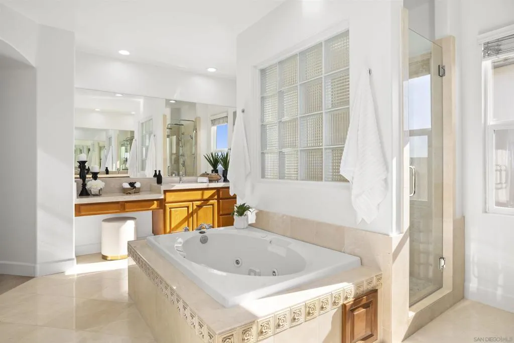 11127 Breckenridge Dr, San Diego, California 92131 home-pic-8