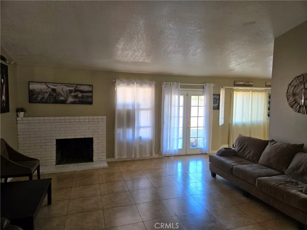 11558 Hemlock, Hesperia, California 92345 home-pic-5