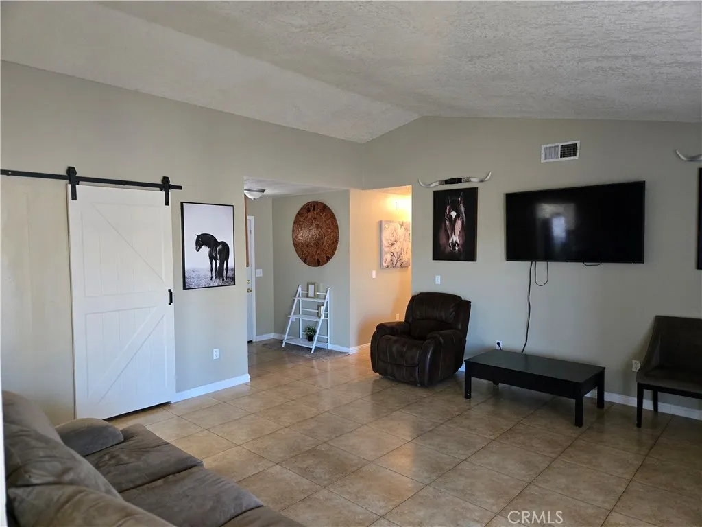 11558 Hemlock, Hesperia, California 92345 home-pic-9