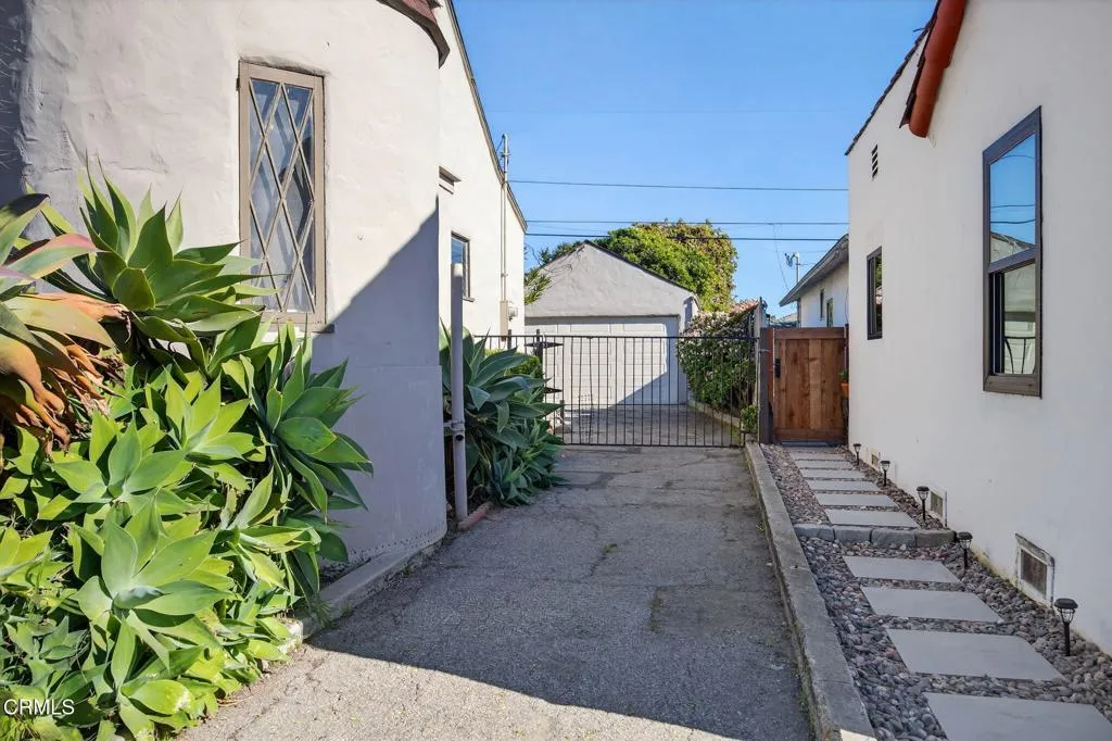 386 Howard Street, Ventura, California 93003 home-pic-6